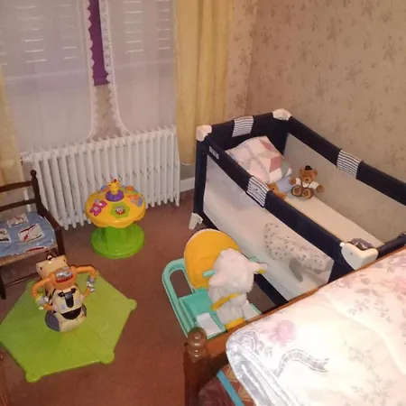 Vakantiehuis Maison Entiere Garage Et Parking Montluçon