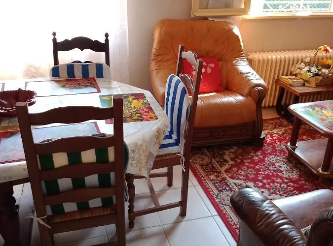 Hébergement de vacances Maison Entière Garage Et Parking